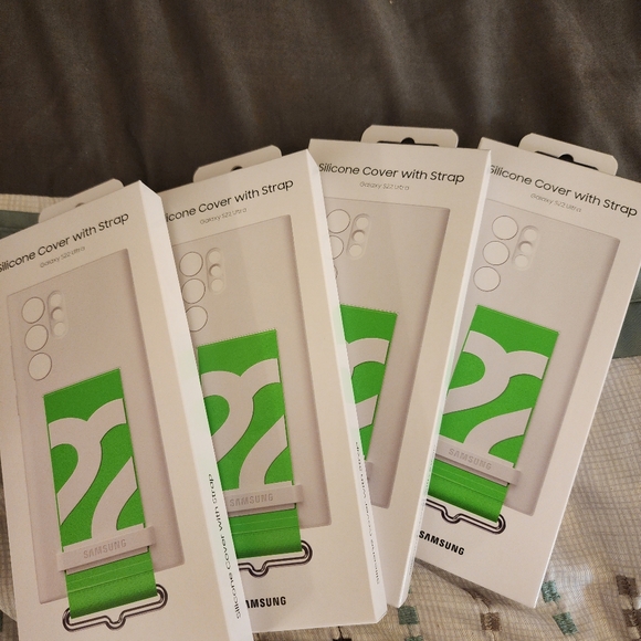 Samsung Galaxy S22 Ultra Silicone Cover with Strap - Picture 8 of 8